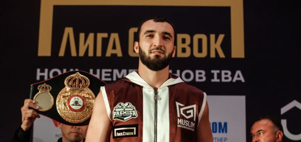 Муслим Гаджимагомедов победил Леона Харта и отстоял титул WBA